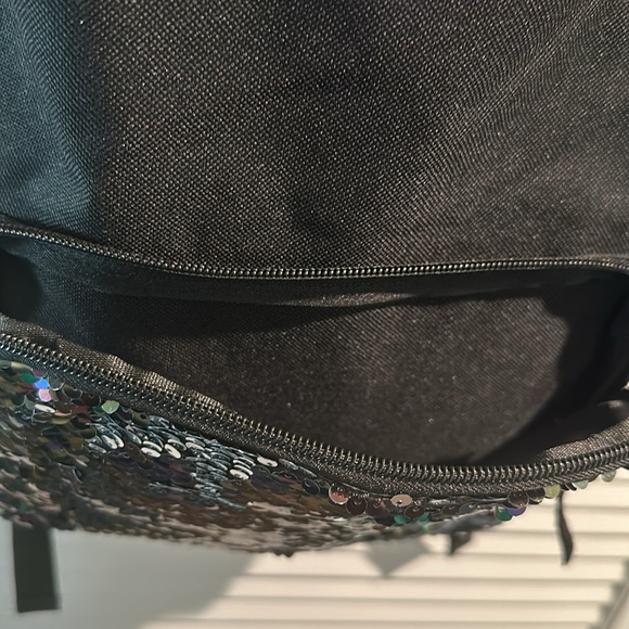 NWT Inmocean Fashion Backpack with Glitter Front Pocket, and zip closure. - Picture 5 of 11